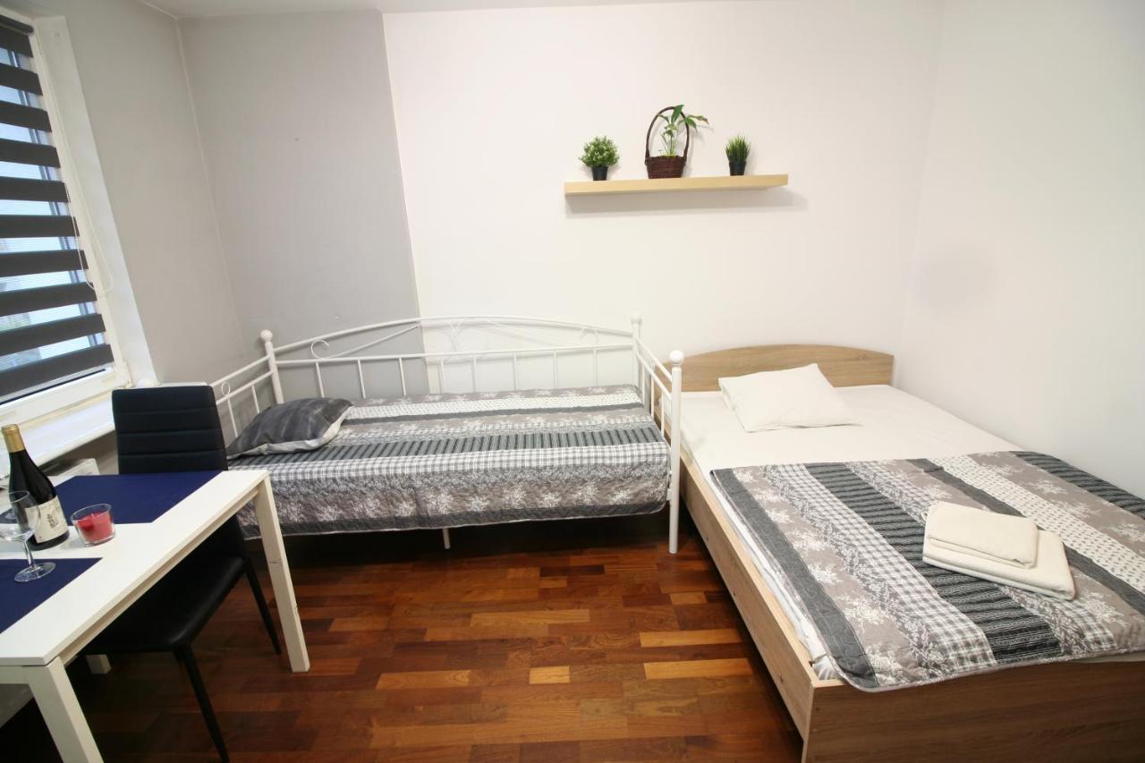 Apartamenty Varsovie Twarda City Buitenkant foto